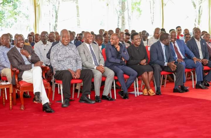 Goodies as Gusii leaders meet H.E. President William Ruto at Kakamega State Lodge.