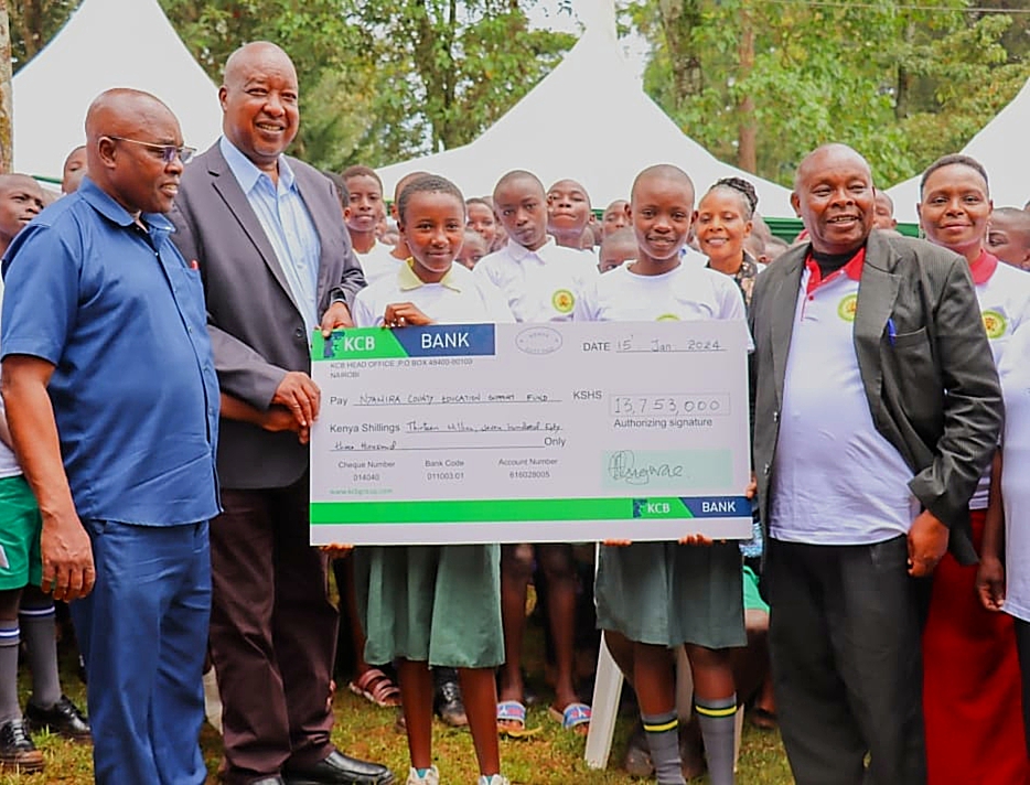 Governor Amos Nyaribo (second left) when he presented cheques worth Sh14m to needy but bright students.